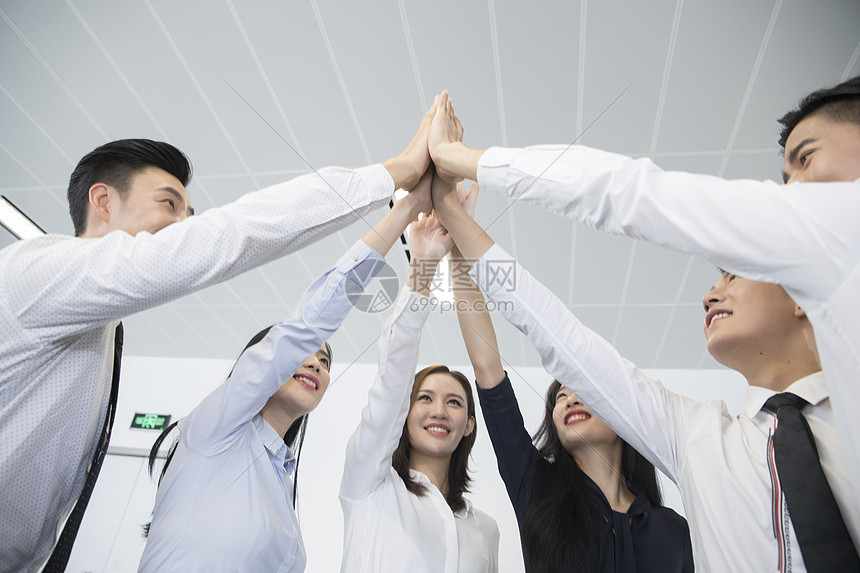 监管争端升级！Meta(META.US)因新法规停止在欧盟投放政治广告
